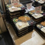 とんかつ　まるや - 店頭で販売されるお弁当