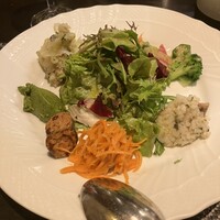 ロッシ - 前菜盛合せでさえどこか違う気が