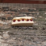 リナシメント - 『オーム乳業』クリームチーズテリーヌ グリオットソース シャルトリューズ