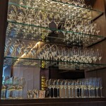 リナシメント - 綺麗に整列されたワイングラス