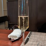 リナシメント - ペアリング１ 泡（シャンパーニュ） NV ブリュット・カルト・ドール / ヴーヴ・オリヴィエ・エ・フィス