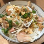 旋 - 煮豚バラ、低温肩ロース、低温鶏むねの3種類の焼豚がのってます。