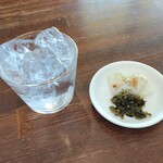 Ramen Jin - 芋のロック、突き出しの漬物