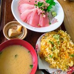 宮本商店 2号店 - イチオシ丼セット[たっぷりマグロ丼＋桜エビのかき揚げ](税込1980円)