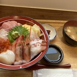 Umino Eki Shichinoya - 海鮮丼
