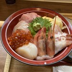 Umino Eki Shichinoya - 海鮮丼