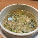 Tsumuji - 塩つけ麺のスープ　塩が立ってます