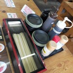 宮本商店 - 醤油は甘口と濃口の2種、どちらもマグロに合う！