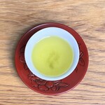 冨士美園 - 堆朱の茶托に煎茶