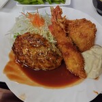 ハンバーグ＆洋食 ベア - 三品盛り合わせ定食(1250円)