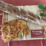 パン工房 ブランジェリーケン - カンパーニュバタール　明太子とナスのトマトピザ