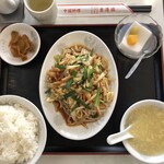 香港楼 - 肉野菜炒め820円