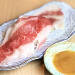 검은 털 일본소의 오방떡 구이 버터 간장