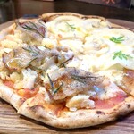 Cafe Hanana - ハーフ＆ハーフのピザ