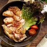 Grilled Tajima chicken thigh meat with aromatic sauce