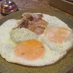 Marunowa - 目玉焼きパンチェッタとチーズ　620円