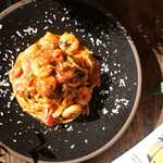 エビとほうれん草のトマトパスタ