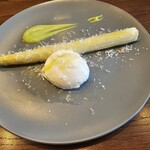 85BAL TEPPEN - アスパラガスとポーチドエッグ