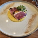 85BAL TEPPEN - マグロの炙り、ひよこ豆のフムス