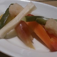 Osteria UVA RARA 横浜 - 色々野菜の自家製ピクルス