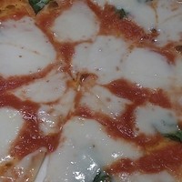 Osteria UVA RARA 横浜 - ピッツァ　マルゲリータ 