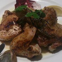 Osteria UVA RARA 横浜 - 清流鶏の炭火焼き　ローズマリー風味のポテト添え