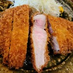 とんかつひなた - 上リブロースカツも差しは十分です