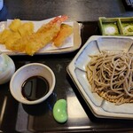 純手打ち十割そば 蕎澤 - 合わせ天盛り、発芽中太田舎そば。