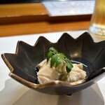 海人 - お通し。鯛かタラの白子。お出汁がとても美味しかった