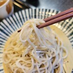 粗挽き細打ち蕎麦、リフトアップ。