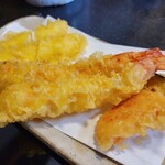 純手打ち十割そば 蕎澤 - 合わせ天盛りの天ぷら。