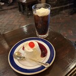 Tsukiji - ムースケーキ&ウィンナーコーヒー