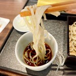 和牛 三国家 - 蕎麦の切りはやや太め