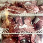 和牛 三国家 - レジ前の肉塊。迫力！