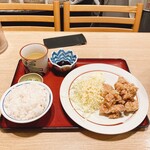 Yokatai - からあげ食べ放題、1,050円。