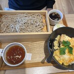 中村麺兵衛 - 蕎麦2枚にカツ丼のセット。カツ丼おいしいって。