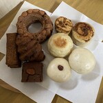 天然こうぼぱん とことこ - サイズも形も、様々なパン達なりね( ´∀｀)