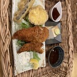 奈良のうまいものプラザ 古都華 - サーモンルーフライのランチ。