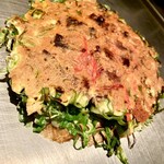 Okonomiyaki Imari - おかんのねぎ焼き・じっくりと煮込んだ牛すじの旨味と、これでもかと言うボリュームの兵庫産葱に柚子の香りがアクセント