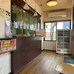 ベントハウス本店 - 店内待つ椅子もあり