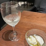 049DINER - 日本酒とブッラータ