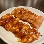 虎きよ - 手前から　コプチャン(小腸) ¥600 テッチャン(シマチョウ) ¥700