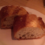 Wine Bar Ke Qoo - パリッとしたフランスパン。これも美味しい。