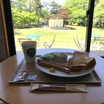 Jadegreen cafe - 開放感のある店内です。