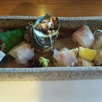波華楼 - お造り〜鰤、カワハギ、鮃、石鯛、アコウ、鯵、天然ふぐ❤　サザエ❤　新鮮な魚介に、はるばる来た甲斐がありましたぁ〜❗ぷりぷり、コリコリ、シコシコ〜ლ(´ڡ`ლ)