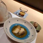 Sushi Akademi Itsuki - 蒸し鮑～黒トリュフ、岩塩