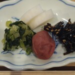 波華楼 - 香物〜大根　梅干し　菜っ葉　ゴマ昆布の佃煮〜♡