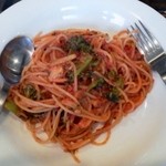 タパス＆パスタ カズパッチョ - タラとブロッコリーのトマトソース