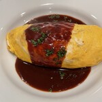 料理・ワイン イバラキ - 言わずと“オムライス”。ソースが抜群。そしてケチャップライスが濃厚。合わさって最高のハーモニーが醸し出されています。うーん、ホンマに美味い！