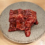 丸明 - 飛騨牛イチボ（お尻の先の方）のタレ味。塩味もいただきましたがタレ味の方が好みでした。　税込￥1518